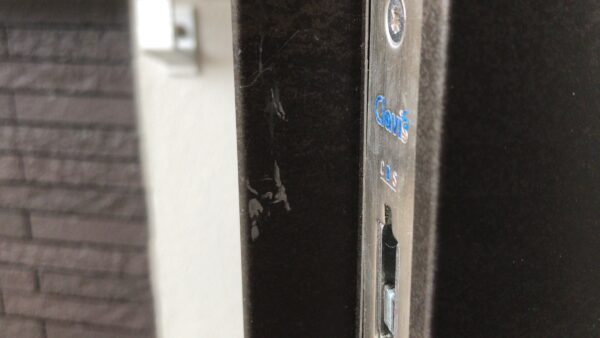 補修例　玄関ドア